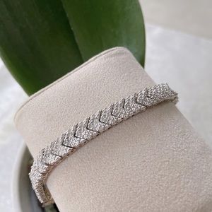 Diamond chip tennis bracelet